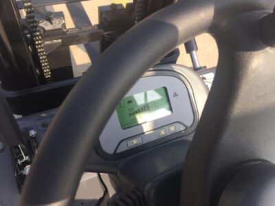 علت چشمک زدن چراغ هشدار لیفتراک برقی-شرکت سدن تجارت بین الملل