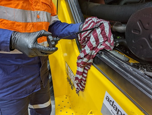 هر چند وقت یک‌بار باید روغن هیدرولیک لیفتراک تعویض شود؟